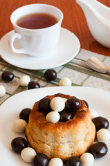 Cake with black and white chocolate
