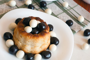 Cake with black and white chocolate