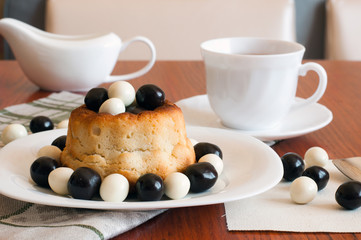 Cake with black and white chocolate