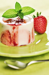 Panna cotta with strawberries and mint