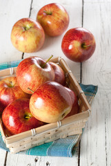 red apples