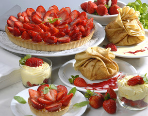 tartes, tartelettes et crêpes aux fraises