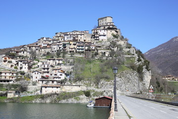 Castel di Tora