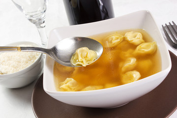 Ravioli in brodo