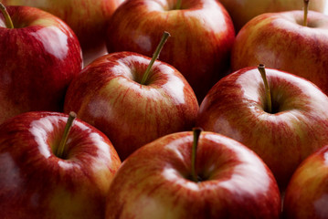 red apples