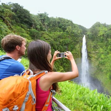 Tourist couple on Hawaii taking pictures