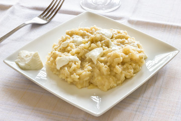 Risotto with shallots and soft cheese