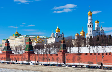 Obraz premium Beautiful view of the Moscow Kremlin in sunny spring day