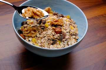 müsli mit löffel