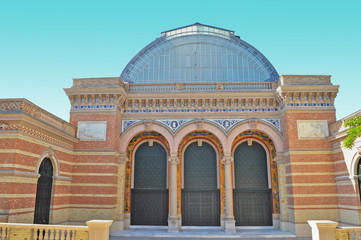 building in Parque del Retiro