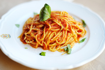 spaghetti with tomato
