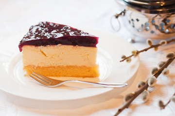 Käse-Sahne-Torte mit Heidelbeeren