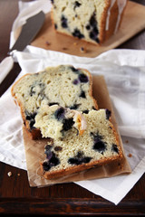 zitronenkuchen mit blaubeeren