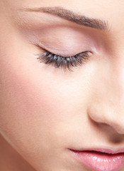 Obraz premium Closed eye with eye shadows