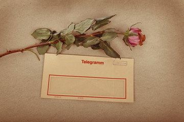 Liebesbrief mit einer Rose