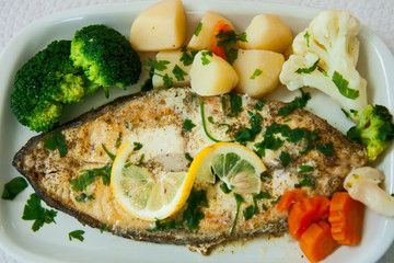 Fried fish with vegetables
