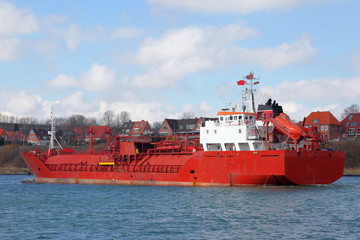 Tankschiff auf dem Kiel Kanal