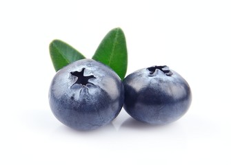 Obraz premium Blueberries with leaves