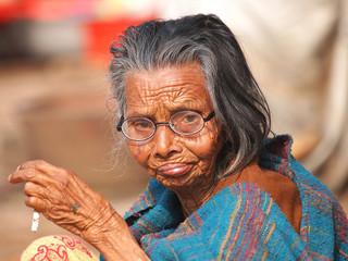 old woman - 50961680