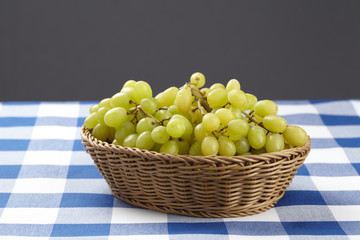 Korb mit Weintrauben