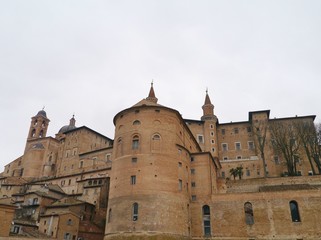 Fototapeta na wymiar Widok Urbino we Włoszech historyczne miasto