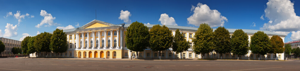 Fototapeta na wymiar Panoramic view of Yaroslavl - central square