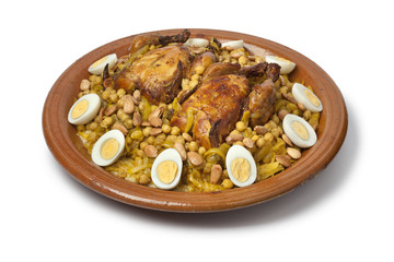 Moroccan couscous with chicken and caramelized Onions