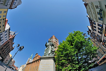 Nicolaus Copernicus statue in Torun, Poland © Tomasz Warszewski