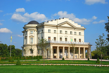 Дворец в классическом стиле