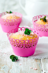 Muffins with powdered sugar and mint