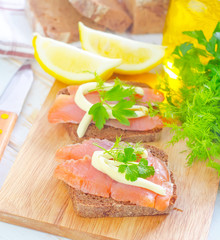 bread with salmon