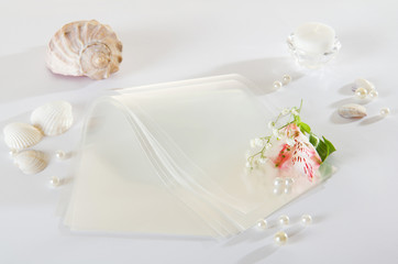 Strips of polythene for dyeing hair