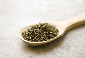 dried green tea leaves