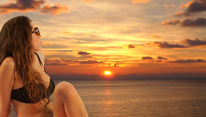 Ragazza con tramonto