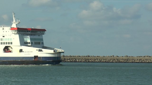 ferry entrant &agrave; calais