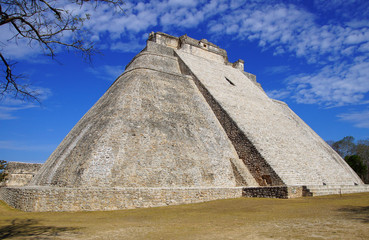 Fototapeta na wymiar Piramida Maga