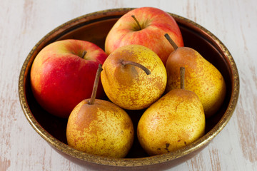 Naklejka na ściany i meble apples with pears in dish