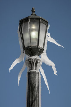 Icycles on Lamp post