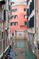 Fototapeta na wymiar Typowe budynki w Wenecji