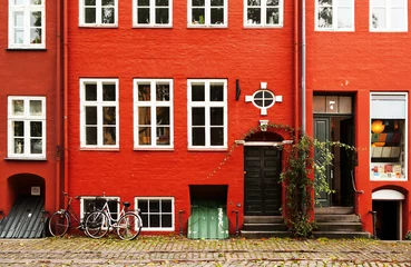 Cercles muraux Scandinavie Red Building and Bicycle in Copenhagen.