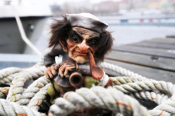 Norweski troll marynarz z fajką