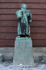 Denkmal Martin Luther mit Bibel
