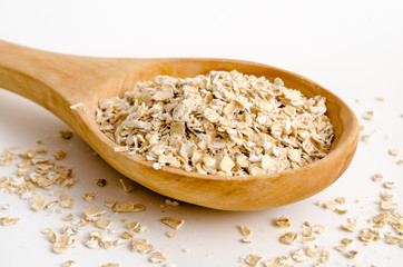Holzlöffel mit Haferflocken