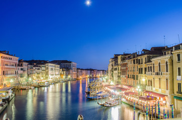 Obraz na płótnie Canvas Wenecja, Włochy - 30 czerwca: Widok z mostu Rialto w dniu 30 czerwca 201