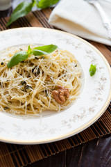 spaghetti with grated Parmesan cheese and walnut sauce