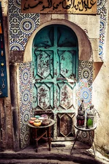 Tischdecke Detail der schönen Fliesenmosaikdekoration, Fez, Marokko © Curioso.Photography