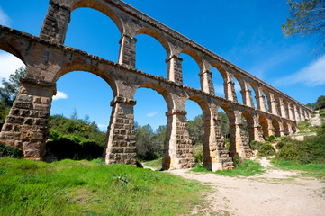 Roman Aqueduct Pont del Diable in Tarragona, Spain - obrazy, fototapety, plakaty