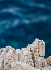 Obraz premium Sharp stones at the shores