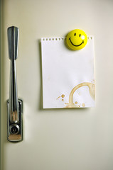 Blank note on fifties fridge door, copyspace for message