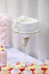 Elegant wedding cake